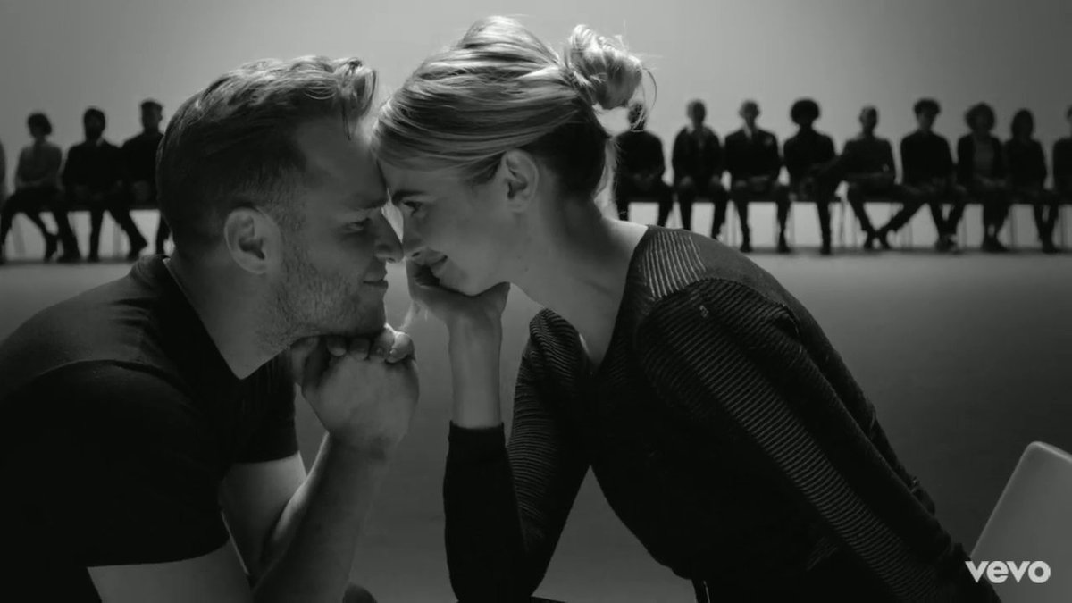 sugg_murs's tweet photo. I CAN'T GET OVER THIS IT'S TOO BEAUTIFUL #YearsAndYearsVideo https://t.co/PJDy1QeBSD