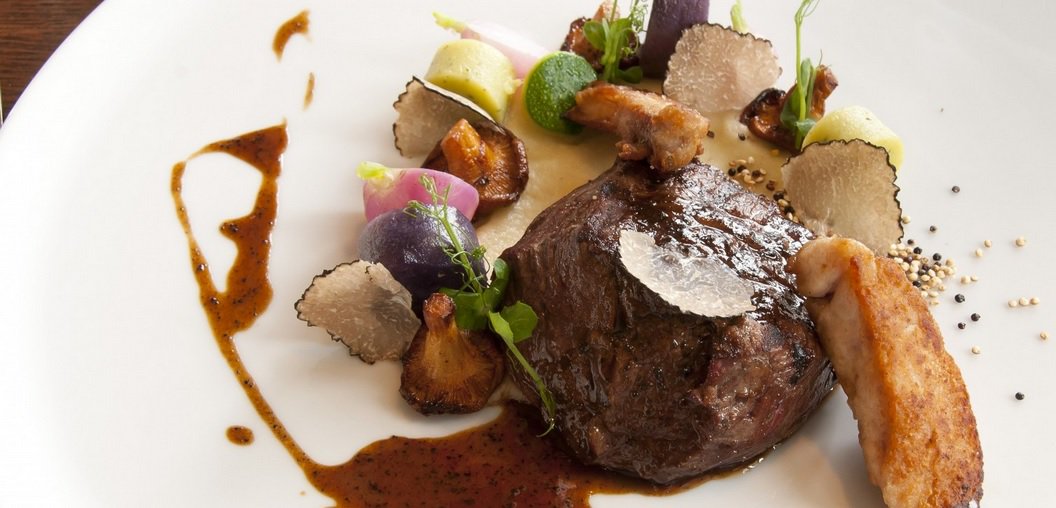 Kom sfeervol tafelen bij <a href="/Rest_Bluefinger/">Bluefinger</a> van <a href="/HotelLumen/">Hotel Lumen Zwolle</a> in de kerstvakantie: 
bit.ly/2gIzurc. #EtenBijDeBuren