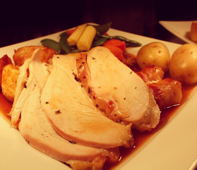 You can't beat Turkey with all the trimmings...even before Christmas Day! #Thefourmile #madfriday #turkeytime #christmastime #festivefun