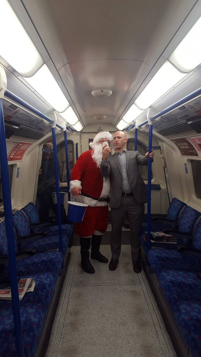 TFFLA1's tweet photo. @northernline #tubedrivers collecting for the Northern &amp; Vic line #childrensfund Santa on the #tube lol #fundraising #charity @TfL https://t.co/K4AvOHmvy5