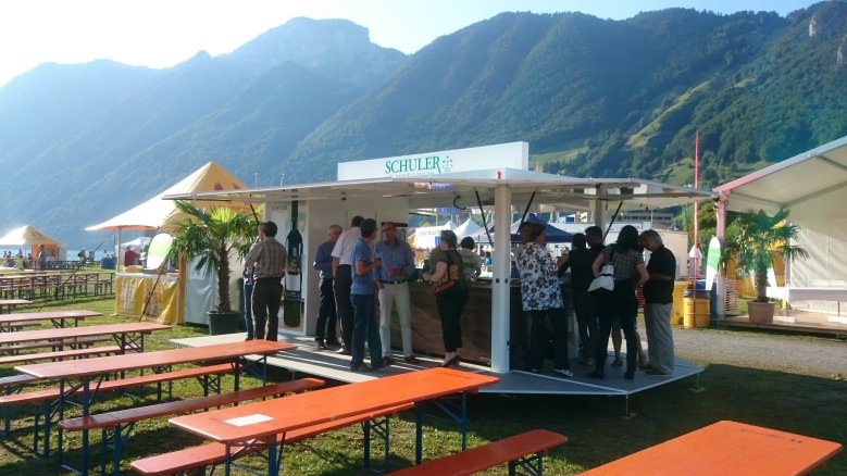 Edle Tropfen im VIP-Bereich &amp; Village! <a href="/tds/">Tour de Suisse</a> freut sich über ihren neuen Partner SCHULER St. JakobsKellerei! tourdesuisse.ch/de/news/detail…