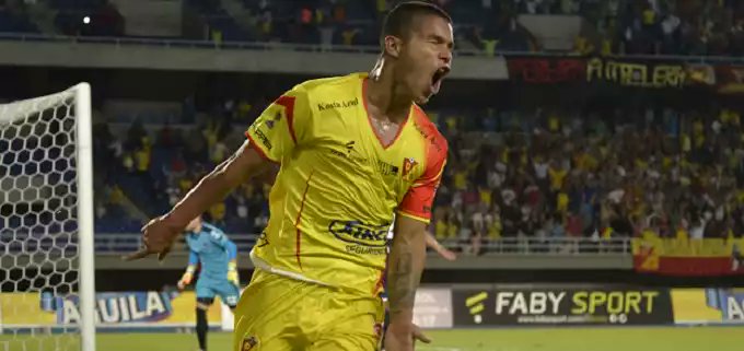 FuriaRojaTV's tweet photo. Juan Camilo "cucho" Hernandez ya está acordado para @AmericadeCali, falta la firma ⚽
Crack https://t.co/lbH2Y3qGLD