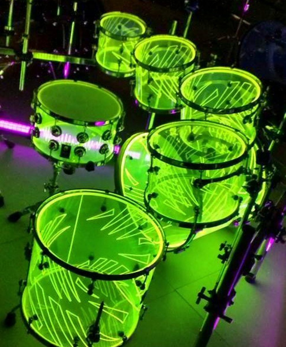 TruTuner's tweet photo. Just makes you want to party!
#trutuner #drums #drummer #drumporn #drumtuning #drumhead #drumgear #neonkit #glowinthedark https://t.co/OnUx8myiEl
