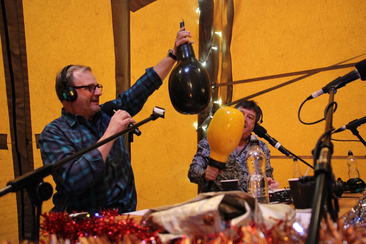 You're twisting my melon man! Thanks <a href="/Ricktw1tter/">Rick Witter</a> <a href="/shedseven/">Shed Seven</a>  <a href="/serotones_uk/">Serotones</a> for the MASSIVE maracas