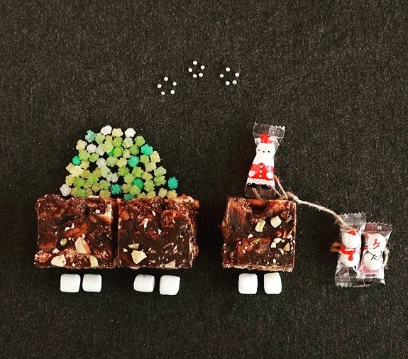 bakeooh1's tweet photo. Santa's coming to town riding on his #rockyroad carriage.#marshmallows #bakeooh #chocolatelove  #bangalorefoodies  #foodtalk #christmas2016 https://t.co/ChPT6AljTx