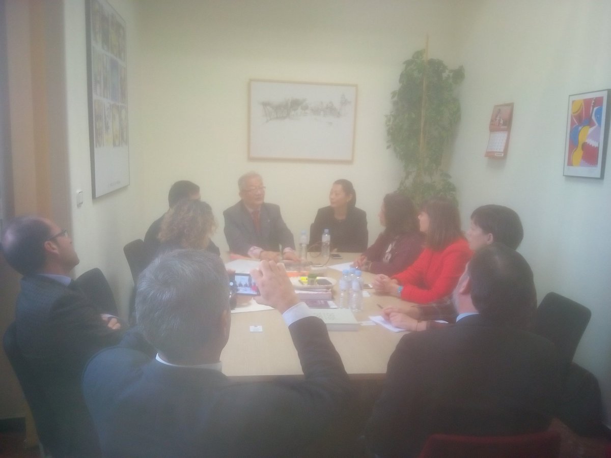 mjesusmh's tweet photo. @CVE_ @AgViajesVLL @AyuntamientoVLL @valladolidhotel con agente  chino para atraer #Turismo cultural a #Valladolid https://t.co/acqiF9dnY8