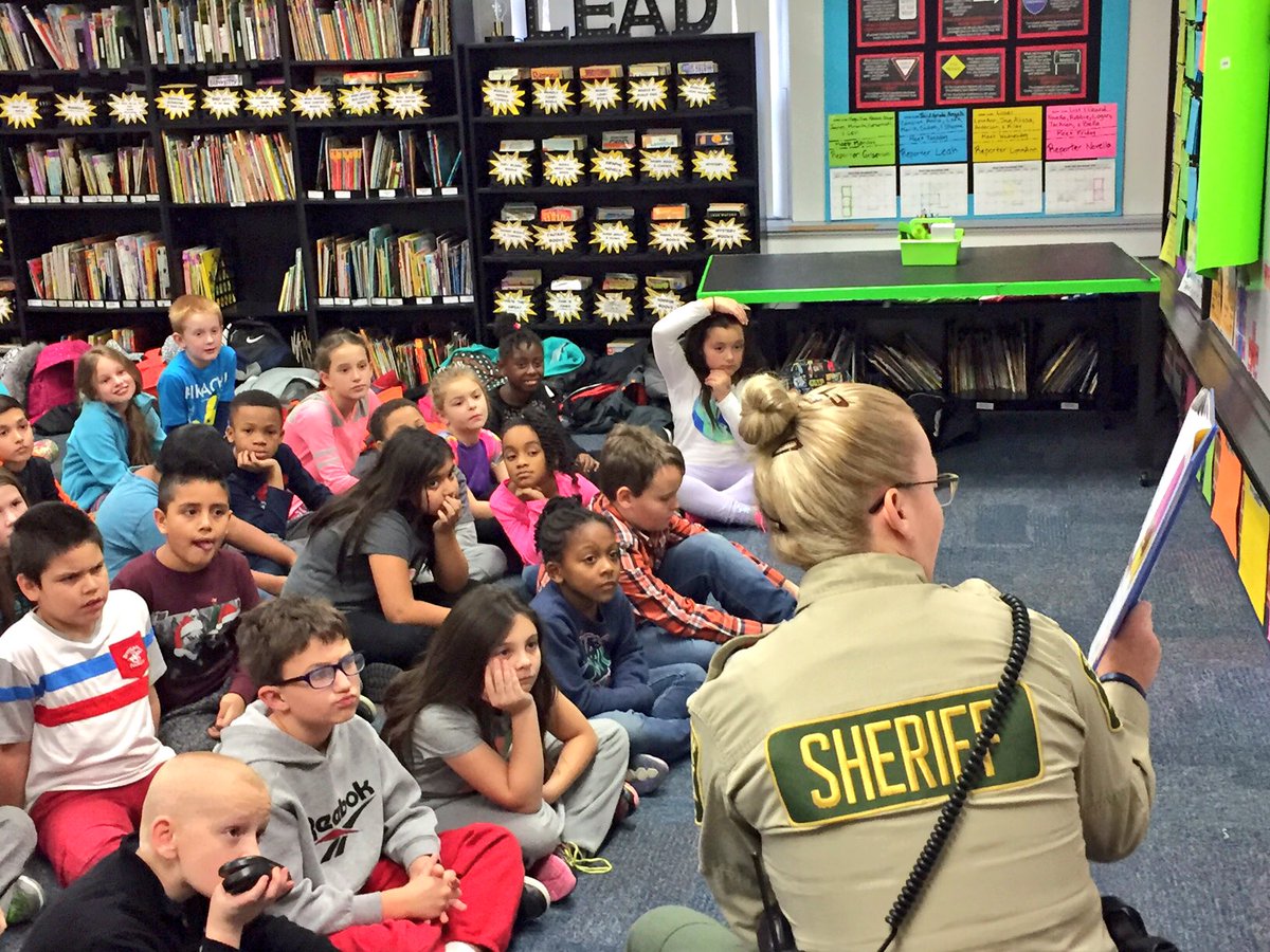SheriffClayCo's tweet photo. This week we've spent time at northland schools reading 📚to classes. Our K9 partners 🐶 also went to meet the kids! 🚔💙 https://t.co/fQjwJQq7H8