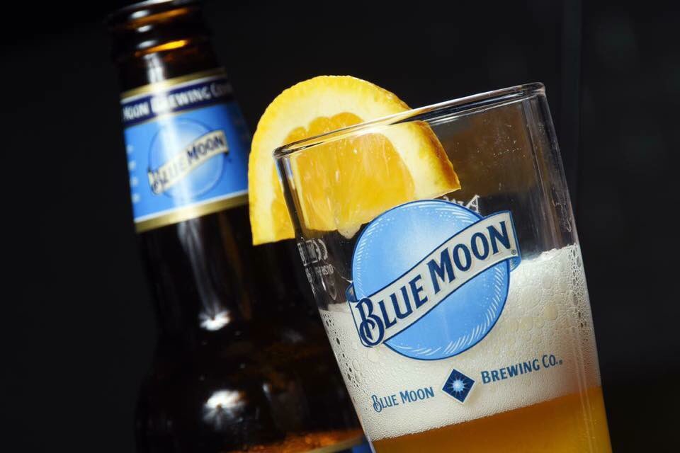 TheBurgerPriest's tweet photo. @SheepOfJesus I believe there called "Blue Moon" craft ale https://t.co/6smHPMBxDw