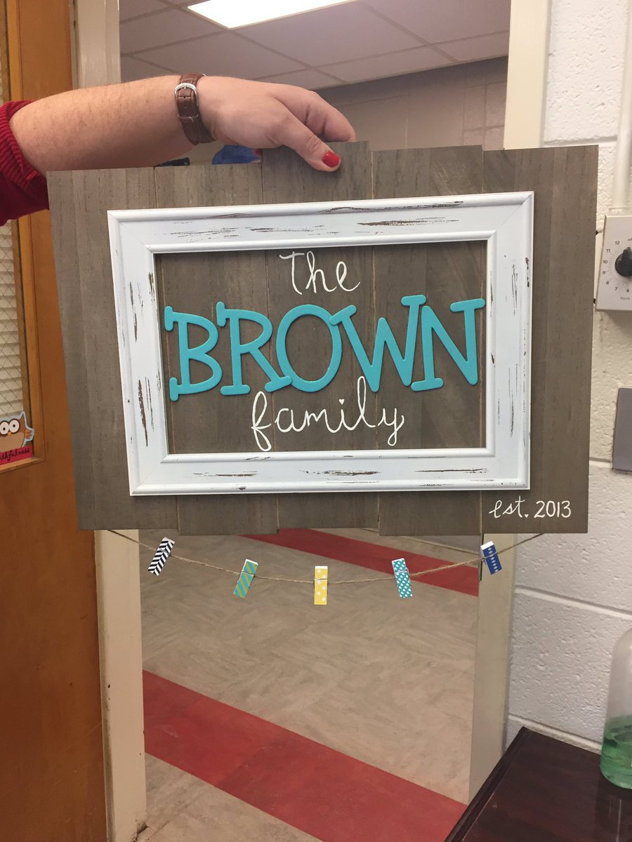 CES_SchoolSW's tweet photo. #CentralElementaryArtTeacherROCKS!
My beautiful Secret Santa gift. Mrs Nicholson you are awesome. Thank you so much. https://t.co/XbZ2s1Q1im