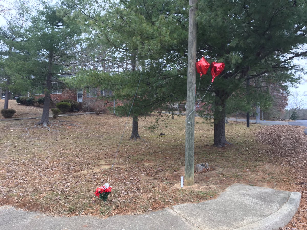 JoeBrunoWSOC9's tweet photo. Small memorial for Marlon Lewis in Badin. He died after being shocked with a Taser by police Thursday @wsoctv https://t.co/KCLb4A7RQj