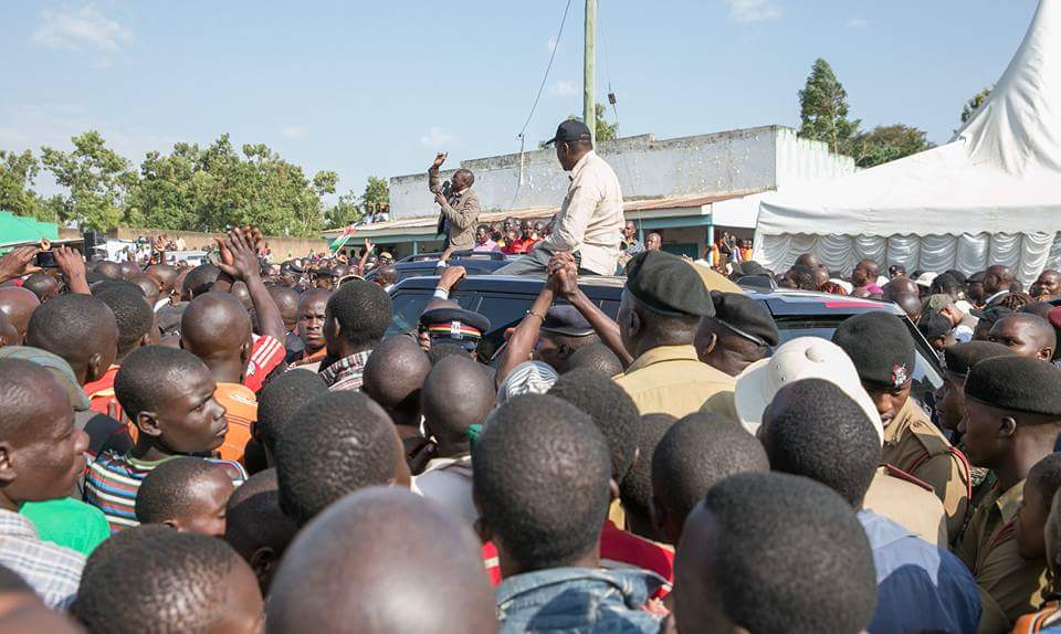 HonWashiali's tweet photo. With President Uhuru Kenyatta and Deputy President William Ruto at Shianda launching the construction of Ibokolo-Indangalasia-Shianda-Malaha https://t.co/Ox2HWYCN8a