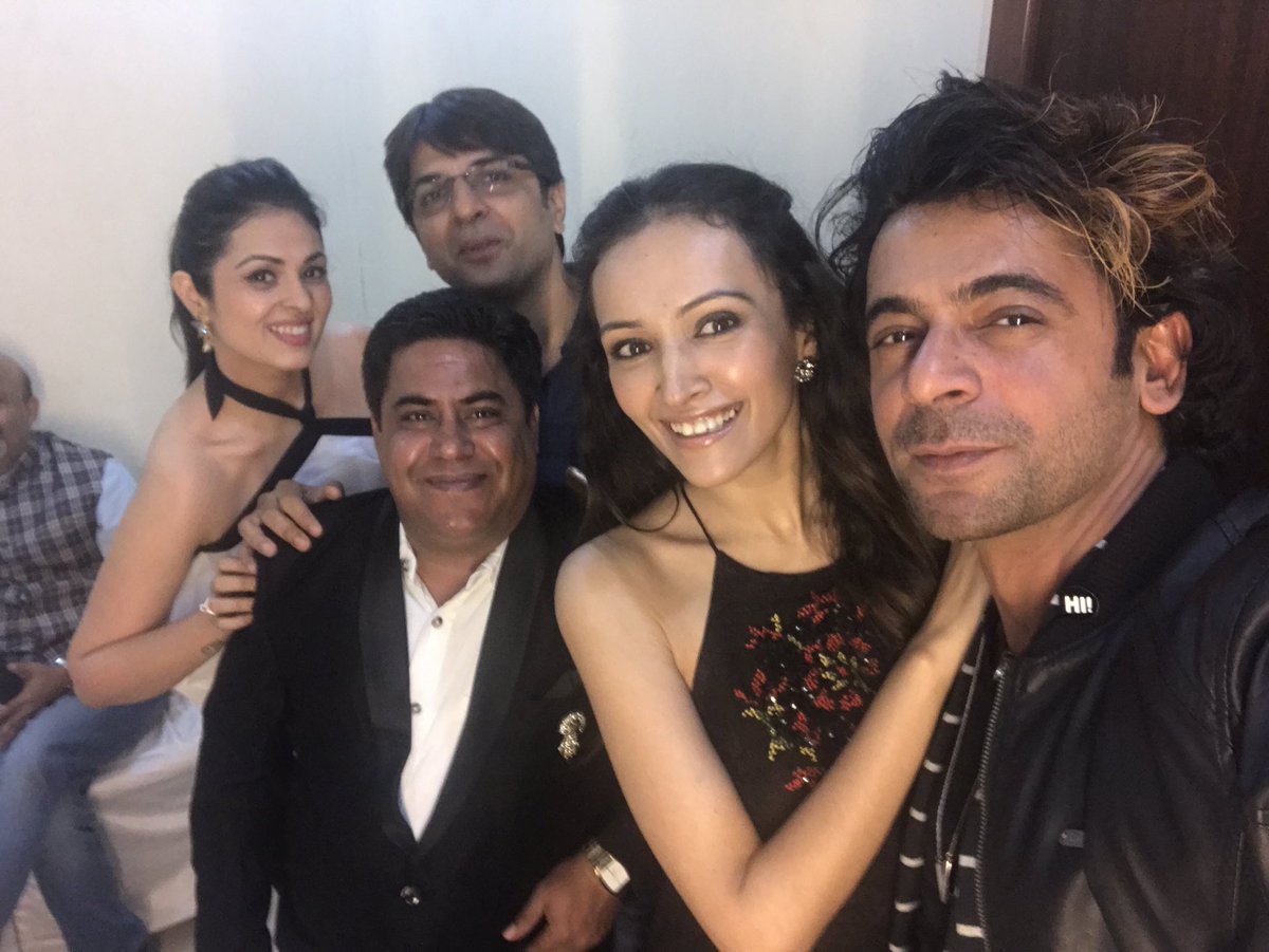 And all these #coffeewithD <a href="/mishravishal/">Vishal Ranjan Mishra</a> <a href="/Dipannitasharma/">Dipannita Sharma</a> <a href="/WhoSunilGrover/">Sunil Grover</a>