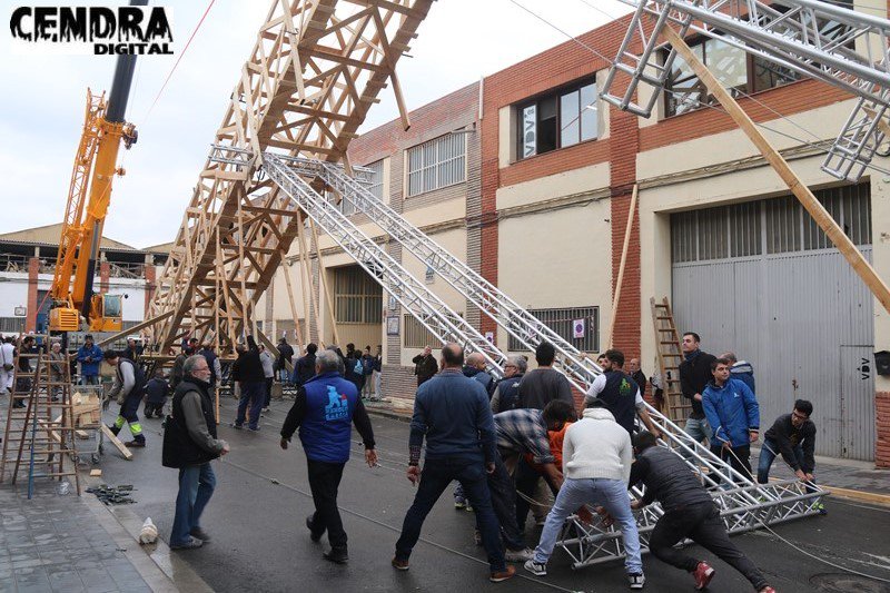 CendraDigital's tweet image. Ensayo de la plantà al tombe de la Falla Plaza del Ayuntamiento 2017, de Manolo García #fallas #falles