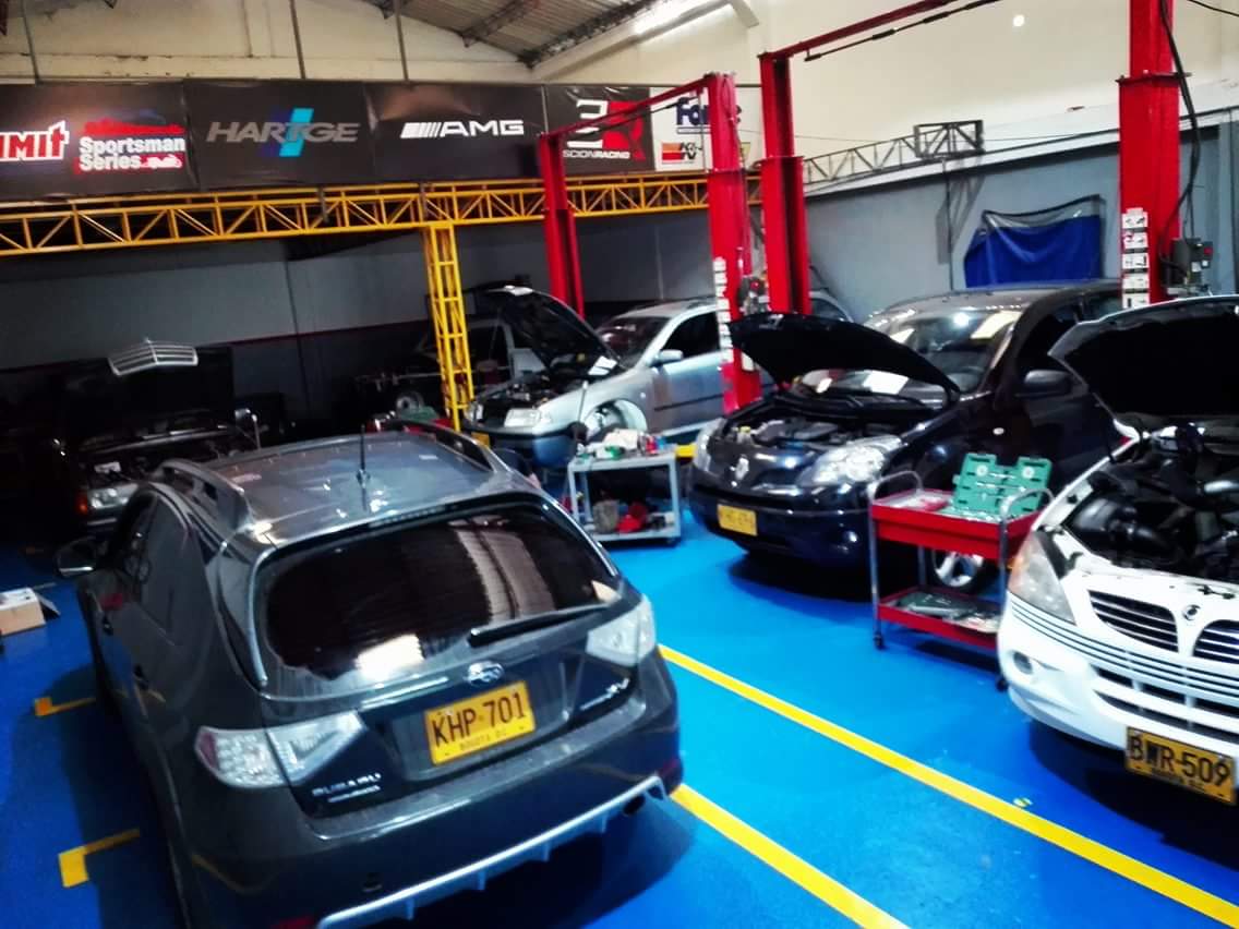 PetrolHeads Company empresa ubicada al norte de Bogotá que presta un servicio de mantenimiento y preparación de alta calidad.