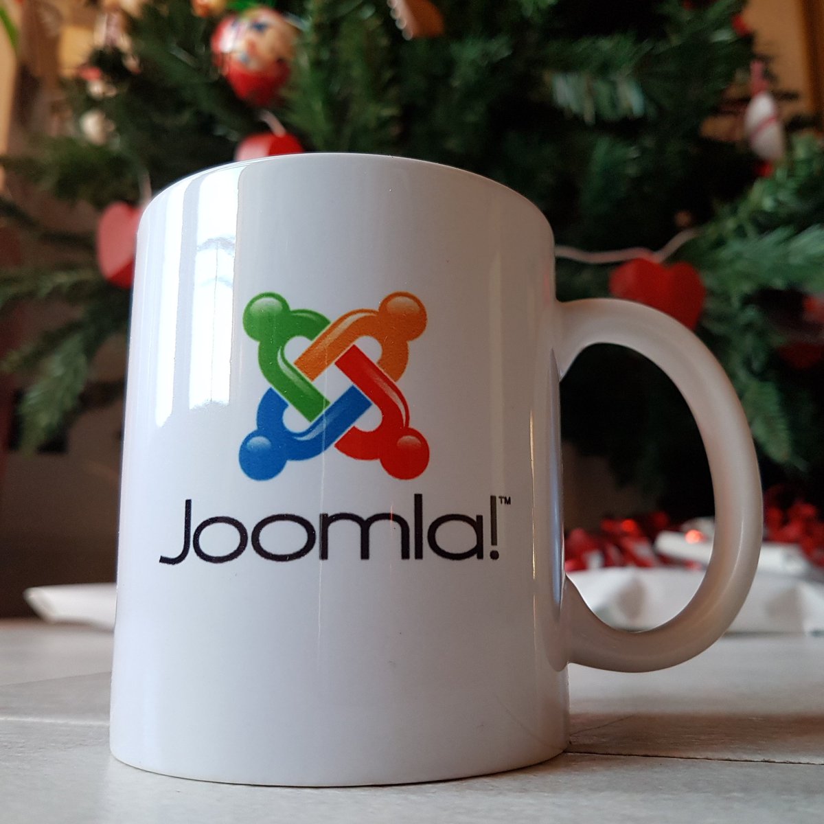 davidfrassi's tweet image. Nuova tazza da caffè per l'ufficio 😎