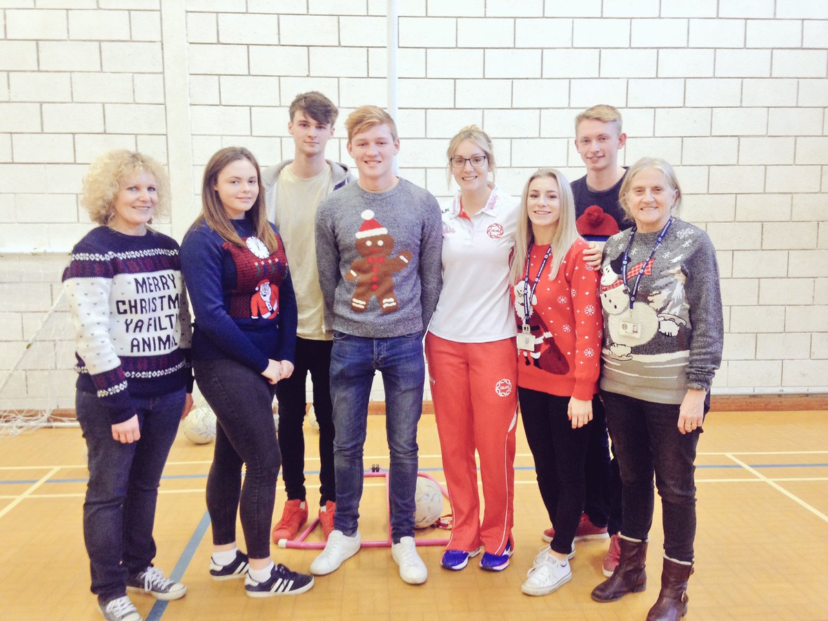 nataliesymone's tweet photo. Had a great time at @HighfieldsNews following their great work with @teamupengland @England_Netball @Harrods enjoy the new posts guys! https://t.co/FvtEa9lZno
