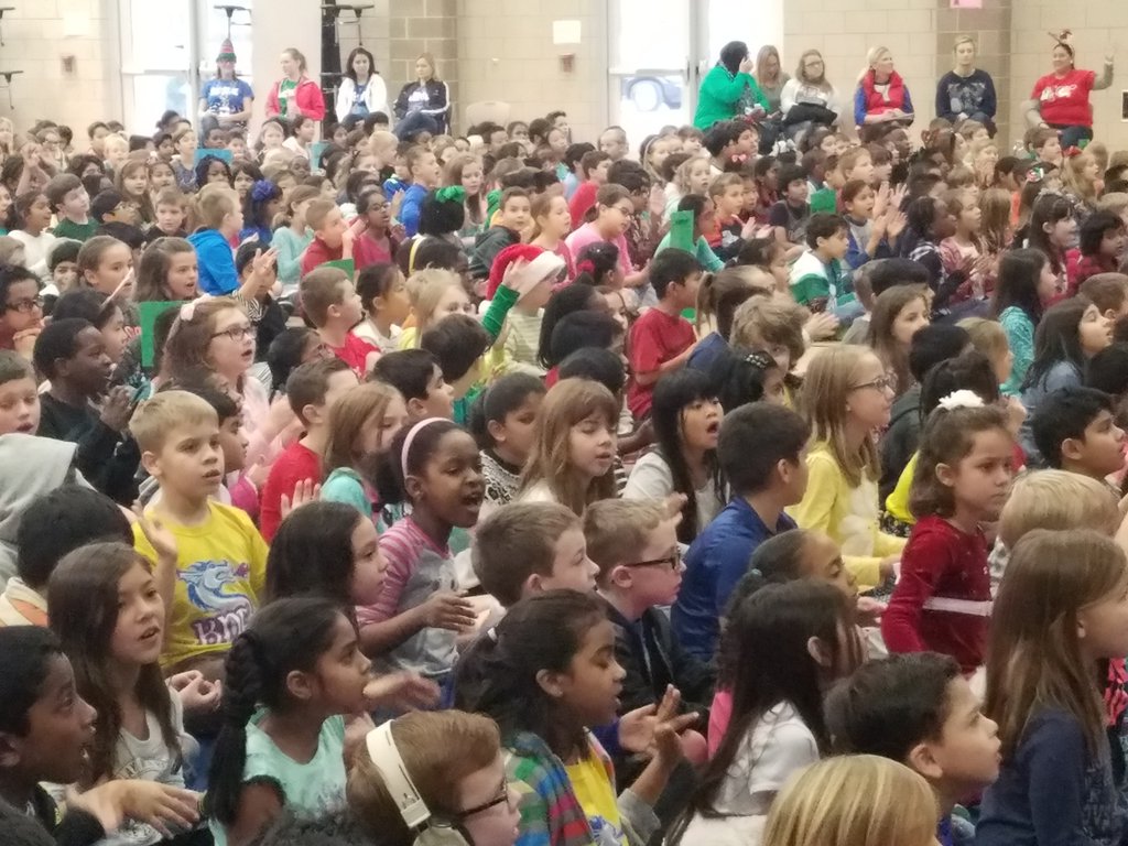 Petesdragons2's tweet photo. Because they are kids and it's fun to see them all so happy! #kdepride #Petesdragons2 ❤️ my job! https://t.co/ctD1IRmZbO