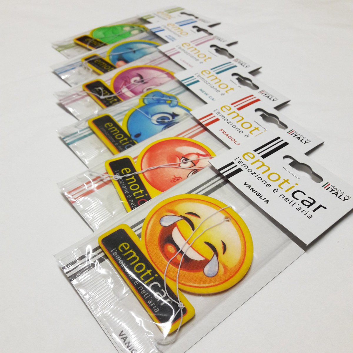 FolleRumba's tweet photo. Packaging design per la linea di profumi auto Emoticar
#graphicdesign #packaging #packagingdesign #carperfume #emoticar https://t.co/oGnYev0P42