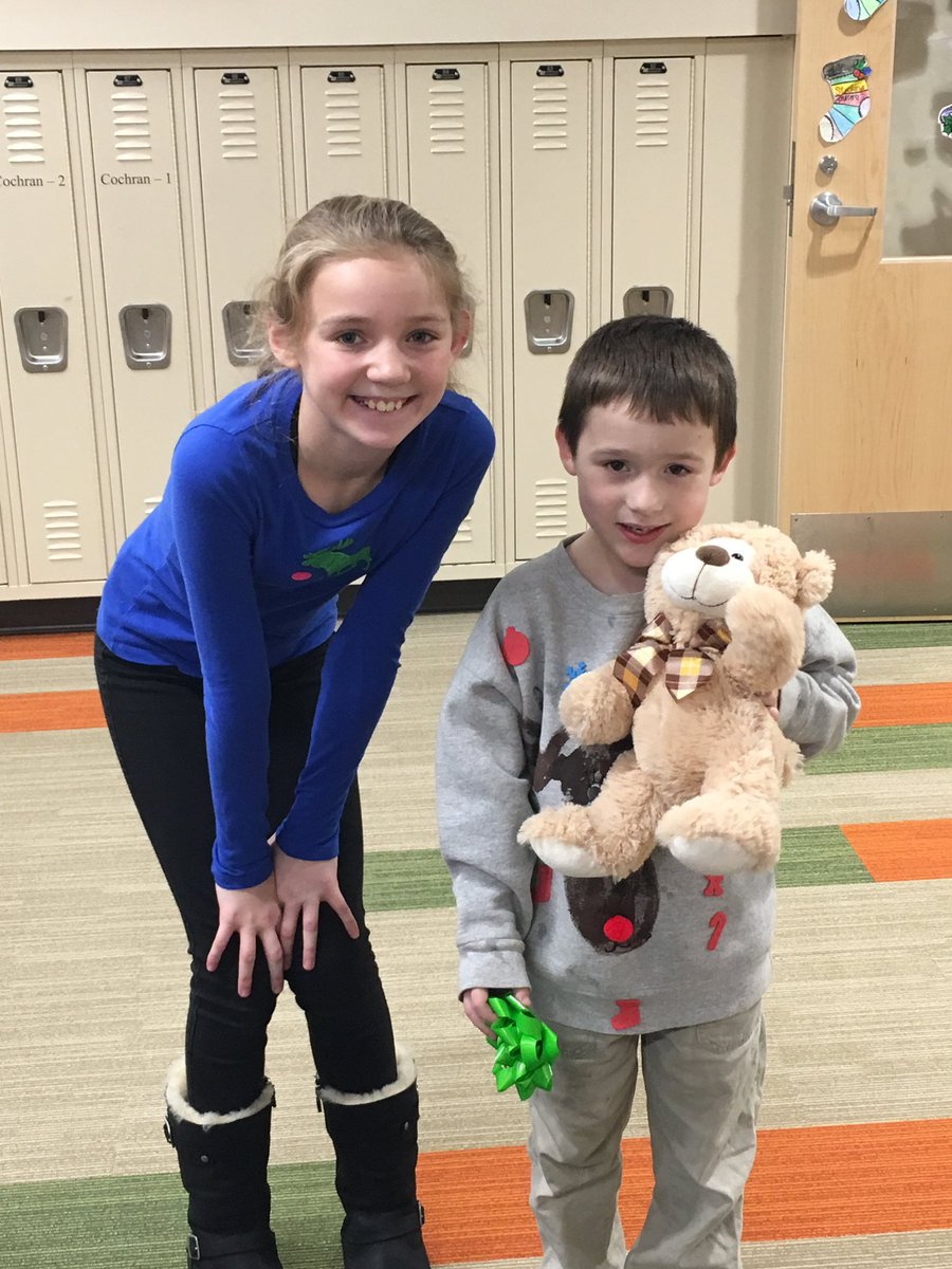 MrsOConnor33's tweet photo. Holiday spirit in the air! This 5th grade spent her STEP store cash on a 1st grade! @mrsjevorutsky @CompassElemPCR3 https://t.co/VyQ2Ltr97P