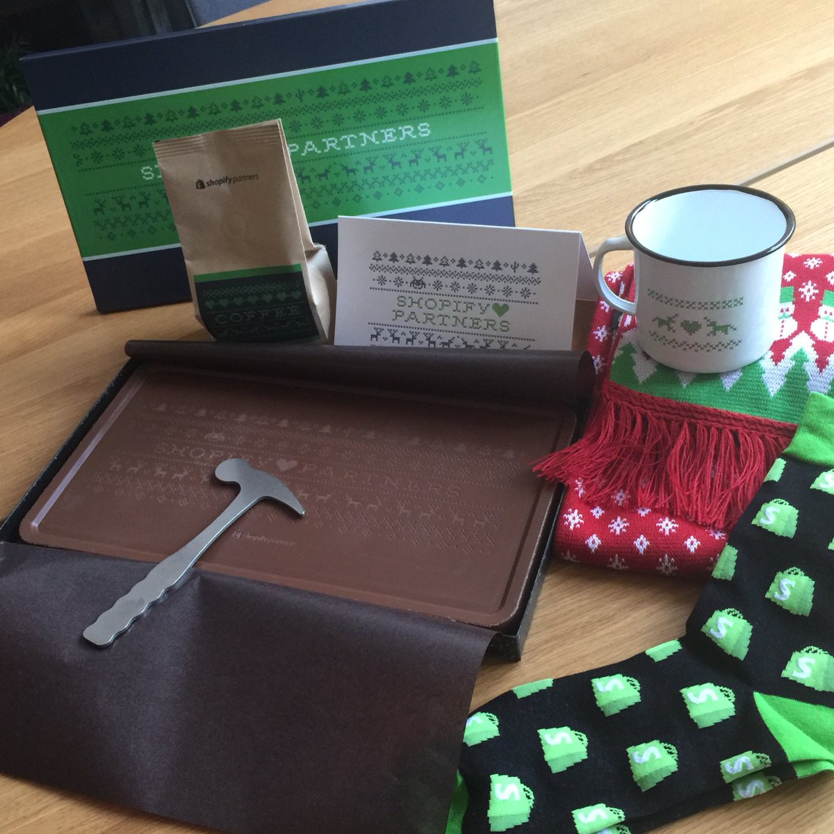HustleAndPraise's tweet photo. Wow. Thanks @Shopify #PartnershipHasItsPrivileges https://t.co/A9UbSyWCM7