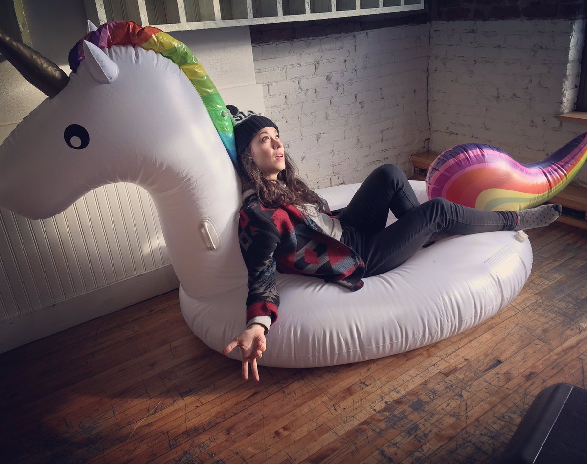 LaurenSovereign's tweet photo. Woke up this morning asking the important questions. Thanks #shadowbreaker for the #inspo. #riseandshinebright 🦄🌞 https://t.co/7Qj16hdeDh