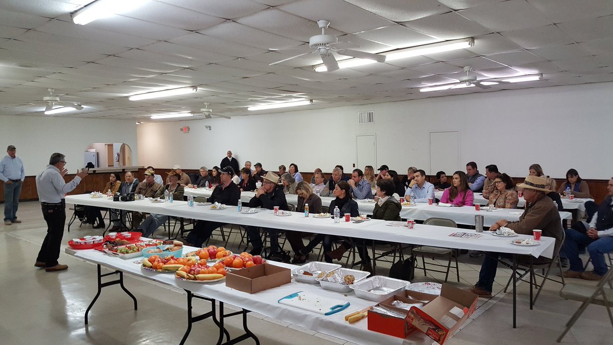 azagriculture's tweet photo. On the road @ 5 am to learn about labor issues in #azagriculture. #azlegislators thanks @ArizonaBeef @WesternGrowers https://t.co/olKH4bN2zM