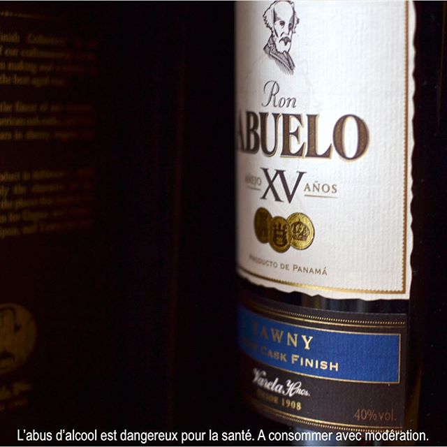 Stock of Cask Finished Abuelo XV almost depleted. Nice gift under the 🎄
#RonAbuelo #xmasgift #luxe #rhum #rum #kerst2016 

📷: <a href="/ronabuelofr/">Ron Abuelo France</a>