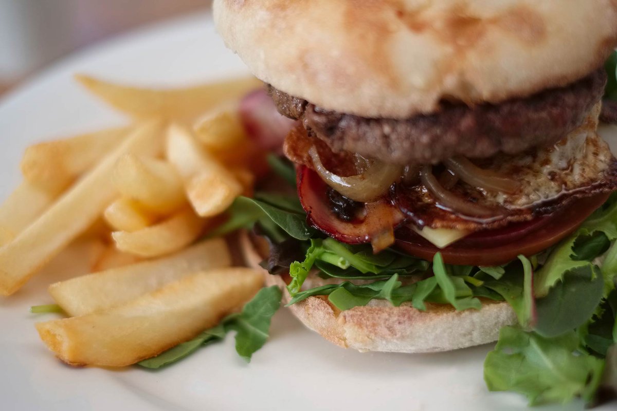 DunksBrain's tweet image. Our @MrsHofBE ; #CasualDining is gonna get competitive post #Brexit We need to get better @ #customerexperience NOW! bit.ly/2hCdYJk