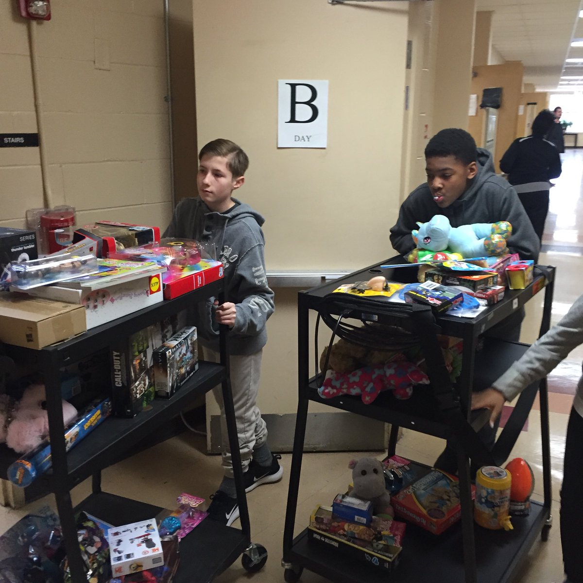 CounselorNbmp's tweet photo. Student Council collecting toys for the Christmas toy drive @NeelysBendMP @MNPScounselors https://t.co/M093H8KZYF