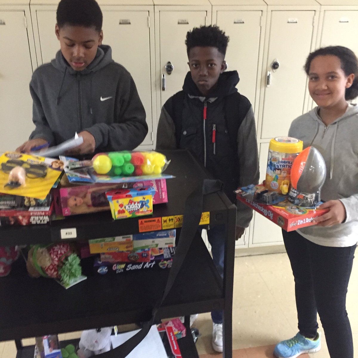 CounselorNbmp's tweet photo. Student Council collecting toys for the Christmas toy drive @NeelysBendMP @MNPScounselors https://t.co/M093H8KZYF