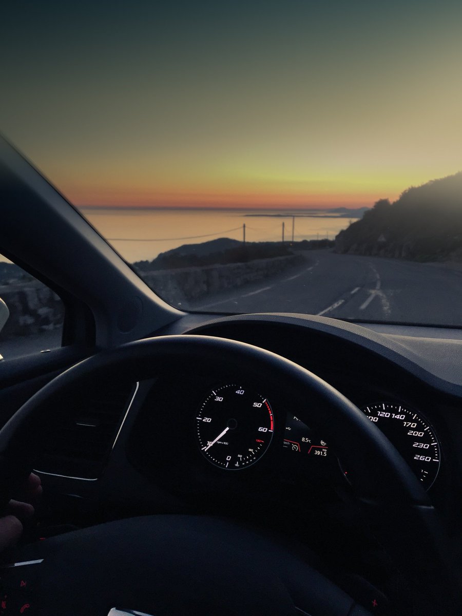 SEATFrance's tweet photo. Un dernier dépaysement ? Suivez notre instagrammer @arnaud_taquet au volant de sa SEAT Leon X-PERIENCE sur la French Riviera ! #MyXperience https://t.co/W81J2NGCXw
