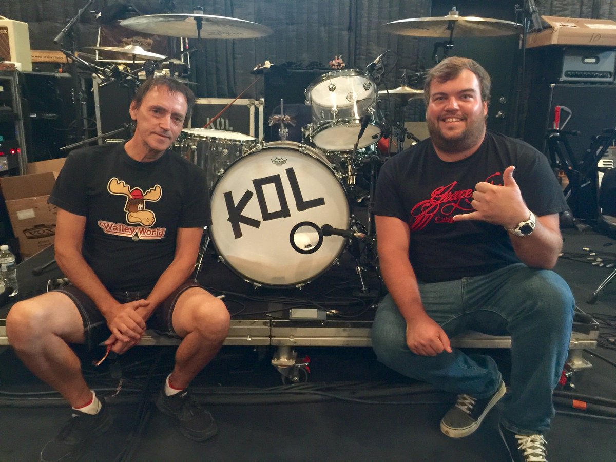 georgelscables's tweet photo. Kahler hanging with Kings of Leon tech Brian Dunn https://t.co/QyWUa3jGpe