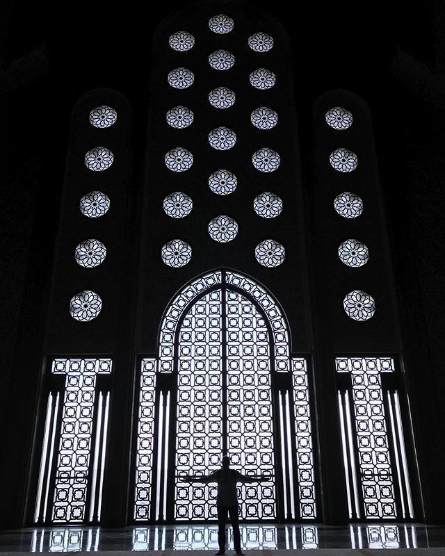 sebghin's tweet photo. Inside Mosque Hassan II, the largest mosque in Africa and the 5th largest in the world📍Casablanca, Morocco 🇲🇦
.
.
.
#mosque #mosquehassanii #casablanca #morocco #islam #inmorocco #visitmorocco #africa #earth #beautiful #amazing #wanderlust #potd #photooftheday #travel #trave… https://t.co/APTjC5cVKq