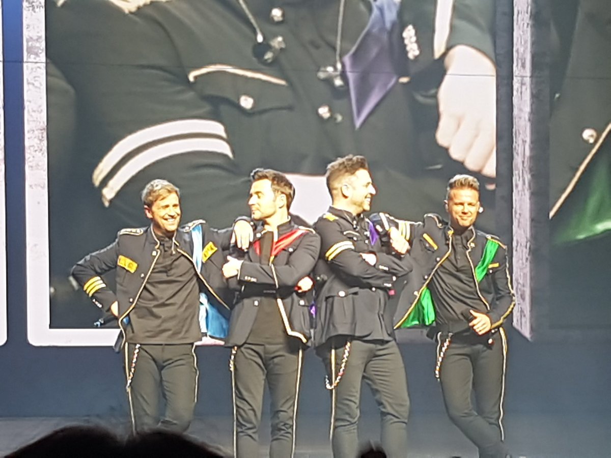 aideen's tweet photo. @NickyByrne @ShaneFilan  @MarkusFeehily @KianEganWL @westlifemusic theeee lads 😍🙈💜

Unreal.. 2 nites at the tour just wasnt enough!! Give us more 😁🇮🇪🇮🇪🇮🇪 https://t.co/65IpY0Ec5U