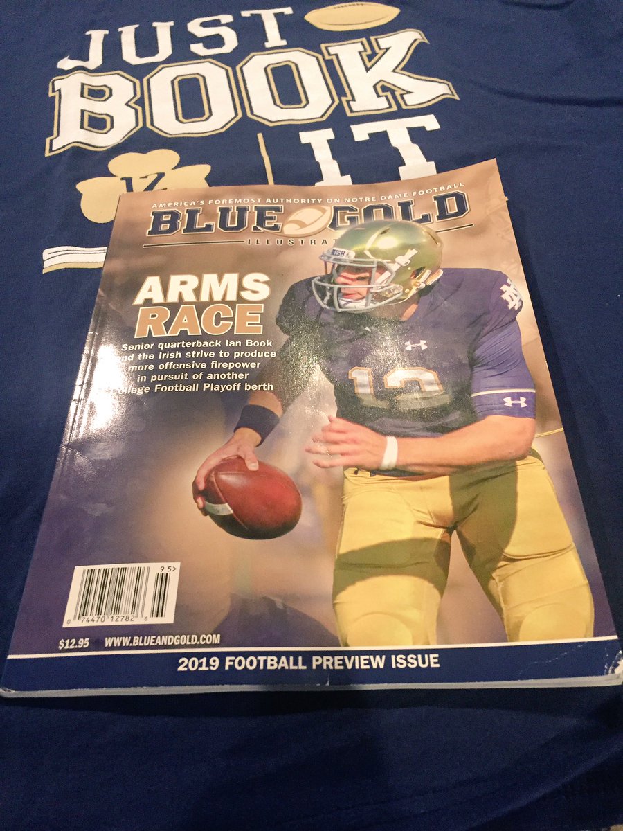 sportscrack's tweet image. This signals 🏈 season is right around the corner.  Awesome ND 🏈coverage courtesy of @BGInews !
#bookit #PreviewMag #goirish