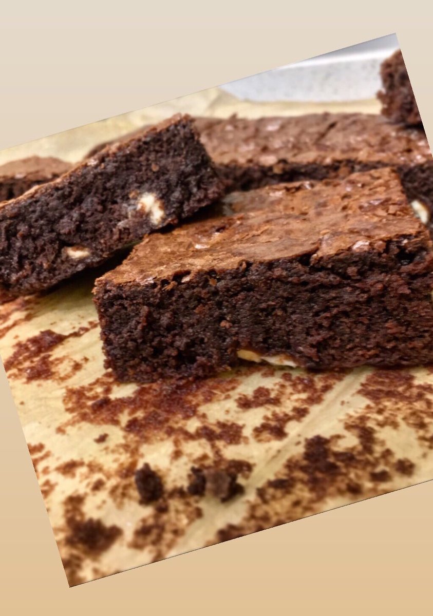 KateLHalliwell's tweet image. Experimenting with slightly healthier brownie options tonight and think this coconut oil version is a hit! #KatesKitchen #Brownie ChocolateFix #NoButter #CoconutOil #GlutenFree #Fudgey #Gooey #Yummy