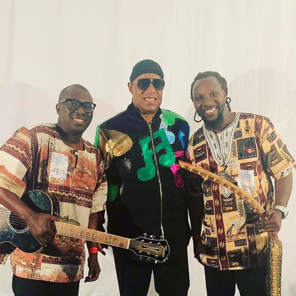 Ganda_Boys's tweet photo. #Steviewonder meeting the “Adungu” It’s traditional purpose is to create calmness for the mentally ill #theforgottenpeople #culturalexchange #sofarsoundslondon #bbcafrica #gandaboys music #iTunes #spotifyplaylists #amazonmusic @angeliquekidjo supported @bigyellowstorage https://t.co/V7BZuETKtX