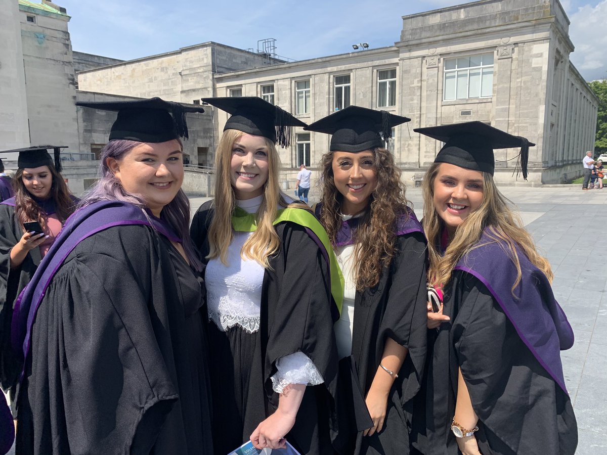 RachelTravisxox's tweet photo. And so it’s official... @solentuni Graduate 👩🏼‍🎓 #solentalumni https://t.co/fJHu80vlqt