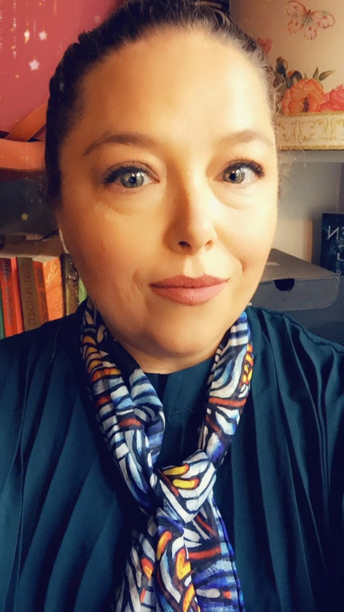 FoxyLustyGrover's tweet photo. Feeling it very hard today so I am faking it till I make it with my @beechworks scarf that was a gift to #SimoneWadham https://t.co/6xR9hsFO97