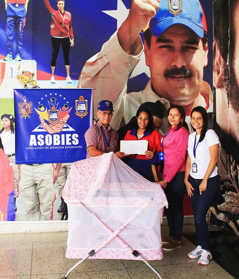 UnefaAsobies's tweet photo. #Donación de corral-cuna a estudiante Unefista en el marco de atención social a la comunidad estudiantil por parte de ASOBIES. #UnefaChuao #AsobiesSede https://t.co/8rZEIORQjl