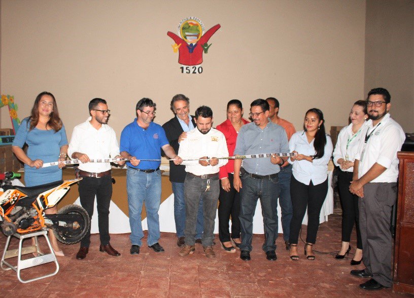 HeiferHonduras's tweet photo. Lanzamos las tres empresas más exitosas del proyecto de facilitación empresarial, junto con el Instituto Sirolli. Crecieron significativamente, gracias a la metodología que transforma los emprendimientos en empresas exitosas y productivas #TeamHeifer #HeiferHonduras https://t.co/gs0Y4ZpHzX