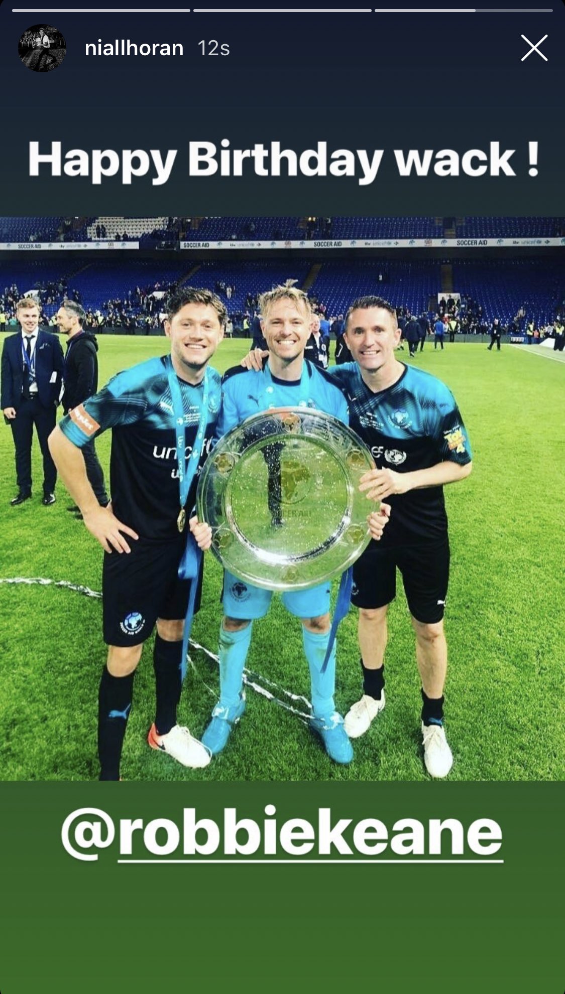 Niall wishing his close friend Robbie Keane a Happy Birthday wack on his IG story. (July 8) 