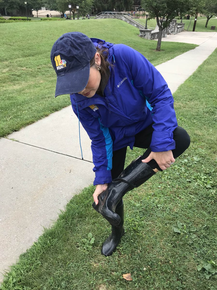 kimdaceywbal's tweet image. Tried to stand in the floodwater in frederick for my 5pm liveshot... apparently there’s a hole somewhere in my left boot.. it filled with water 😂 #reporterproblems #ineednewboots #dryingout #wbal