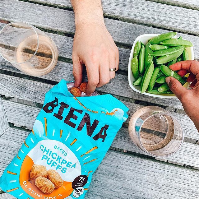 talia_pollock's tweet photo. Thankful for our legs' ability to cycle us the whole 30-mile length of Nantucket 🚲🦀, and for our ability (well @bienasnacks' ability 🙌) to turn chickpeas into a post-workout, high-protein 🤸‍♀️, satisfyingly-crunchy-yet-light-and-airy, crap-free Dorit… https://t.co/5dgaTKFizy https://t.co/RGm5m87GZB