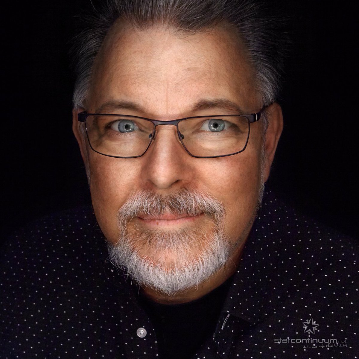 starcontinuum's tweet image. Finally it happened after 5 years to get a new headshot done for @jonathansfrakes - thanks to @comiccongermany to let this happen... :-)