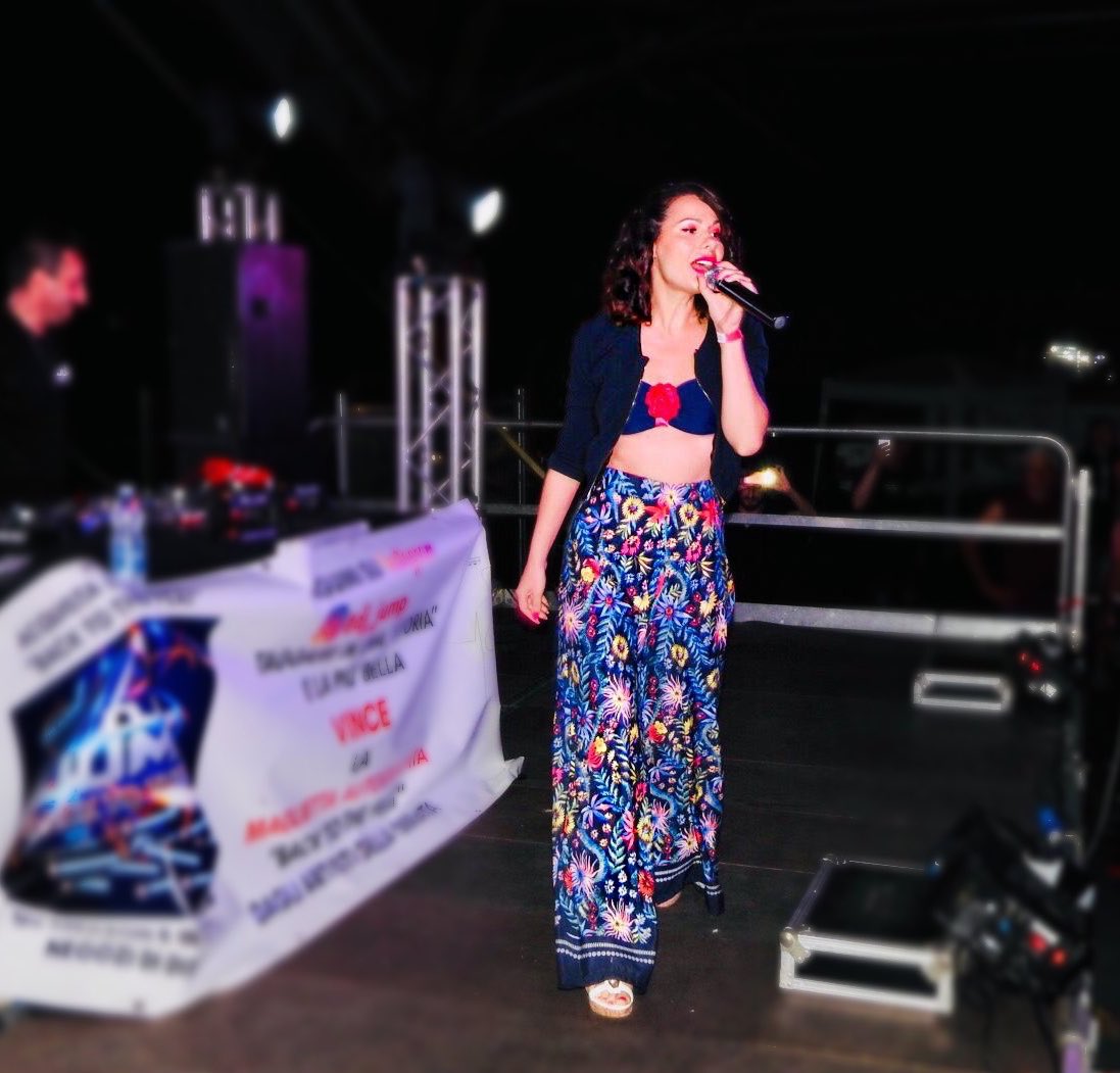ErikadeBonis's tweet photo. πBack To The Feat π π₯Live on Stageπ₯ β¨Super @djjumpakajart β¨ β€οΈGrazie a tutti voi β€οΈ
β’
β’
#BackToTheFeat #LiveShow #Erika #DjJump #SecondOfJune #Anni90 #90sAreBack #Party #Relations #SaveMyHeart #Ditto #IDontKnow #ErikadeBonis #BorgoDAle #Vercelli #GoodTimes #ILoveMyJob https://t.co/LLVAW2PMn4
