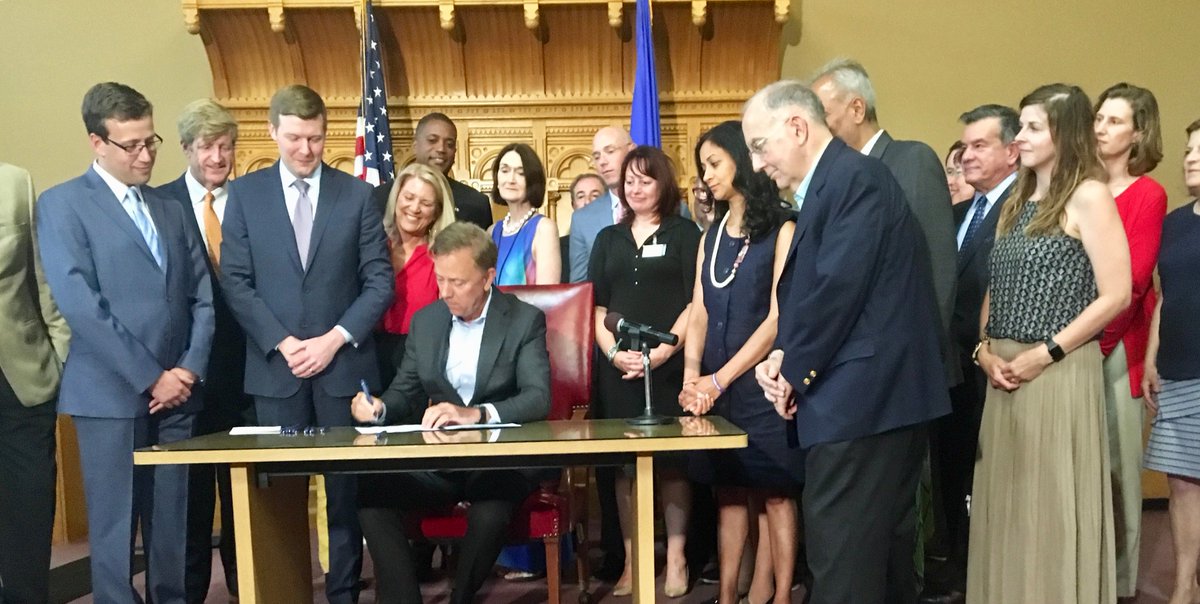 CTNPAlliance's tweet photo. Today, @GovNedLamont signed a Mental Health Parity law alongside the bill's bipartisan champions like @SeanScanlonCT, @MattLesser, @BrendaKupchick (& more) & advocates like @PJK4brainhealth, @MentalHealthCT, @NamiCT and The Alliance. A great step forward! https://t.co/h0JsgxfvY0