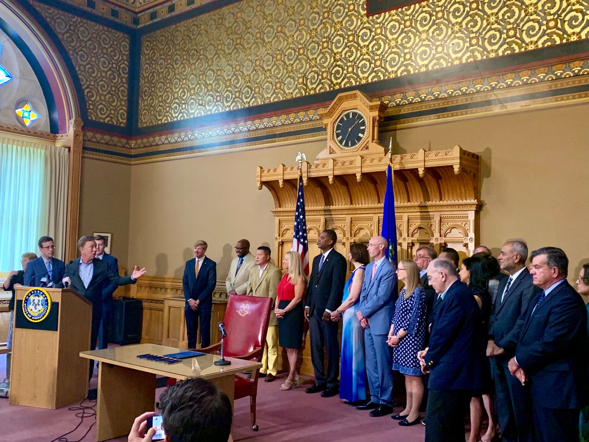CTNPAlliance's tweet photo. Today, @GovNedLamont signed a Mental Health Parity law alongside the bill's bipartisan champions like @SeanScanlonCT, @MattLesser, @BrendaKupchick (& more) & advocates like @PJK4brainhealth, @MentalHealthCT, @NamiCT and The Alliance. A great step forward! https://t.co/h0JsgxfvY0