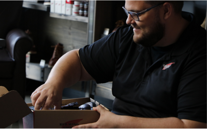 RedWingShoesSac's tweet photo. Our Sacramento location has tons of amenities, including specialty ordering, footwear maintenance, and #expert fitters! Check out the link in our bio to find your location. #redwingfitexperts #redwingstores #redwingsacramento https://t.co/e3Zx377xXL