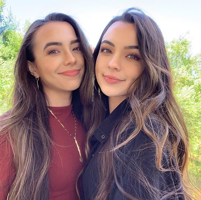 Loreee17g's tweet photo. My @TeenChoice For #ChoiceYoutuber is @MerrellTwins 
@TeenChoiceFOX https://t.co/aCGB9fOwHM